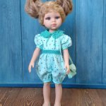 Комбинезон для кукол Паола Рейна 32 см, цвет изумрудный принт