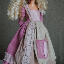 Розово-бежевое платье в стиле "Травниц" для кукол Барби и Интегрити