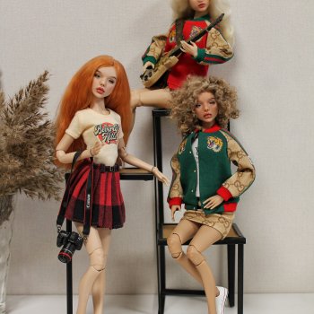 Китти с подругами