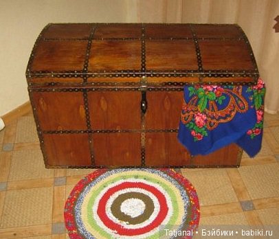 Вот такой, я на выставку с детьми вязала.