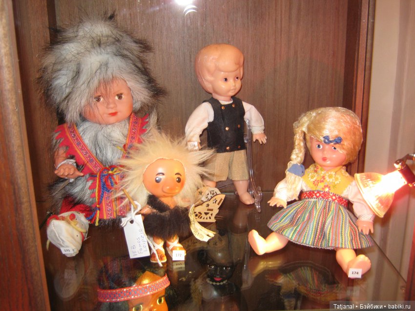 Выставка кукол "Дочки-матери"