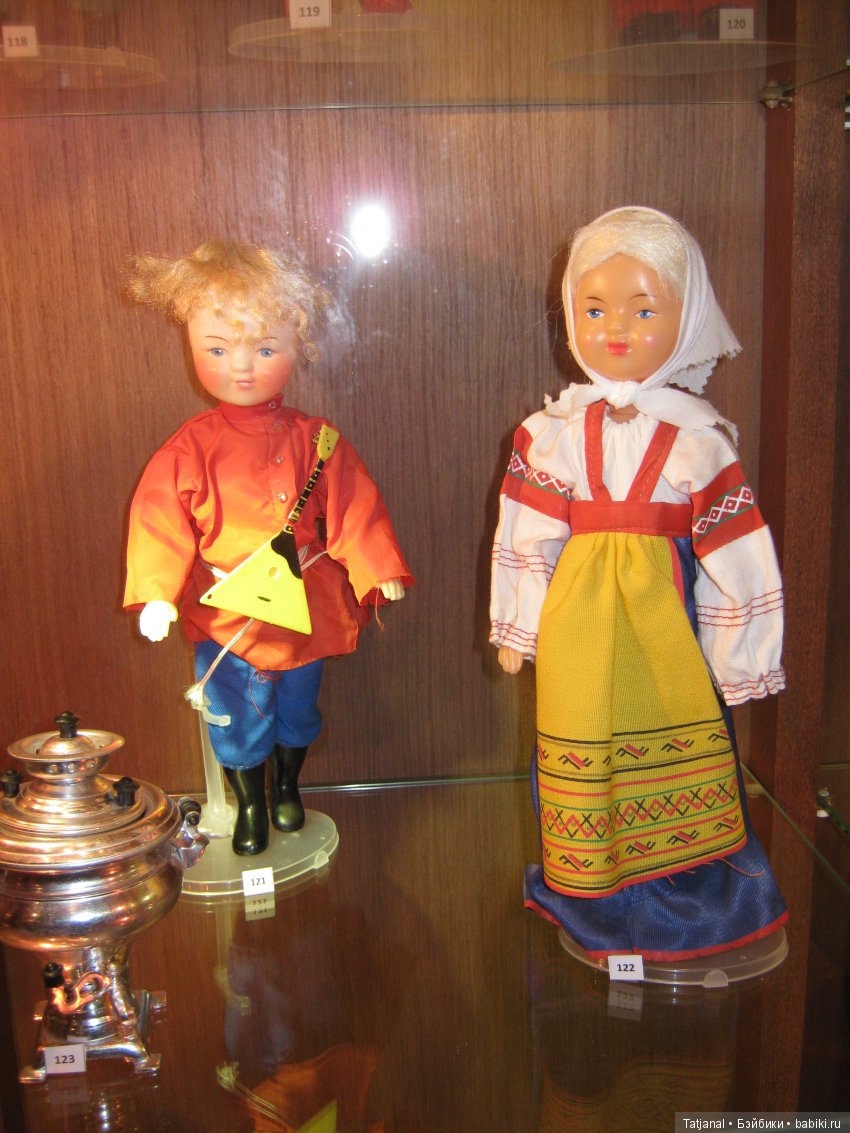 Выставка кукол "Дочки-матери"