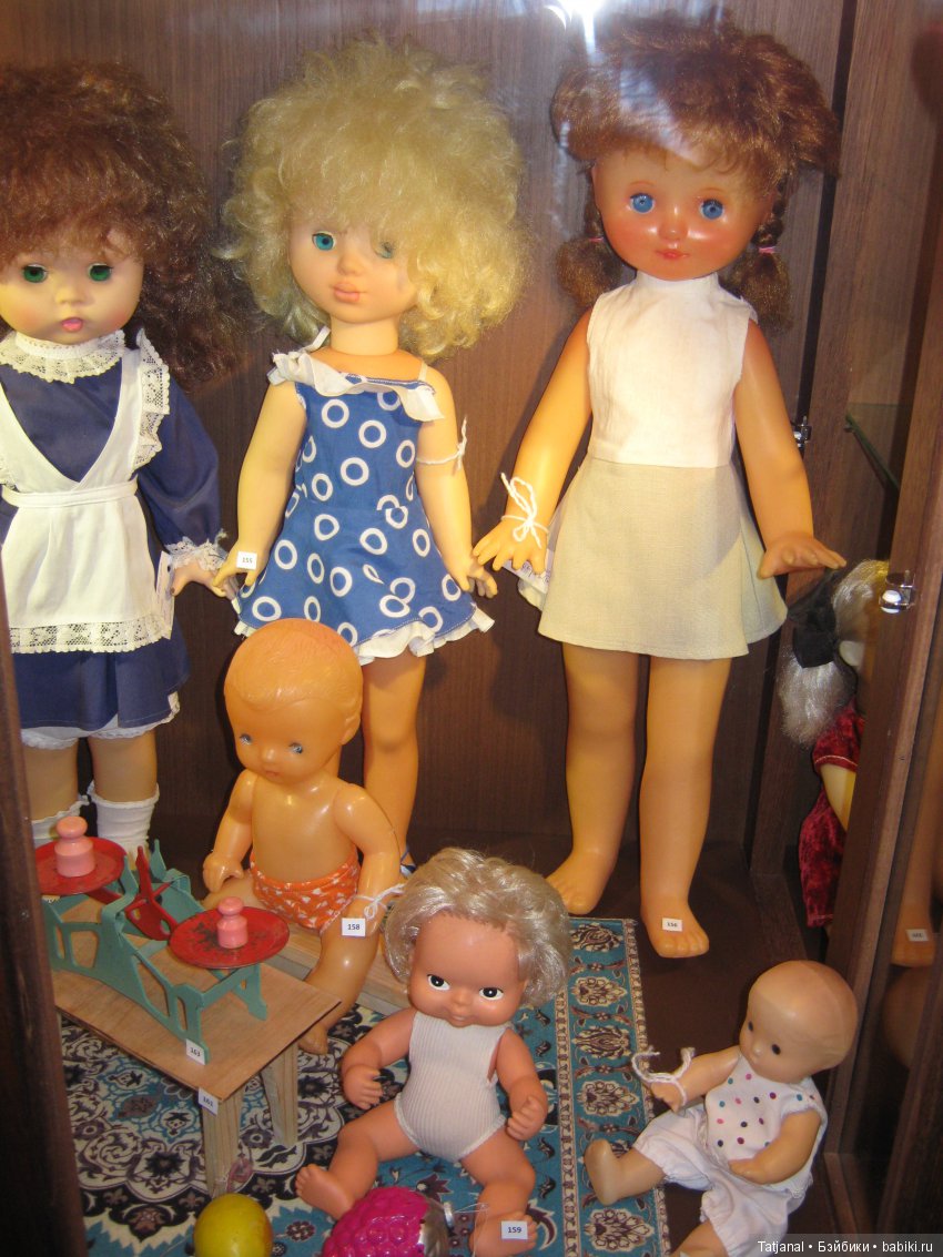 Выставка кукол "Дочки-матери"