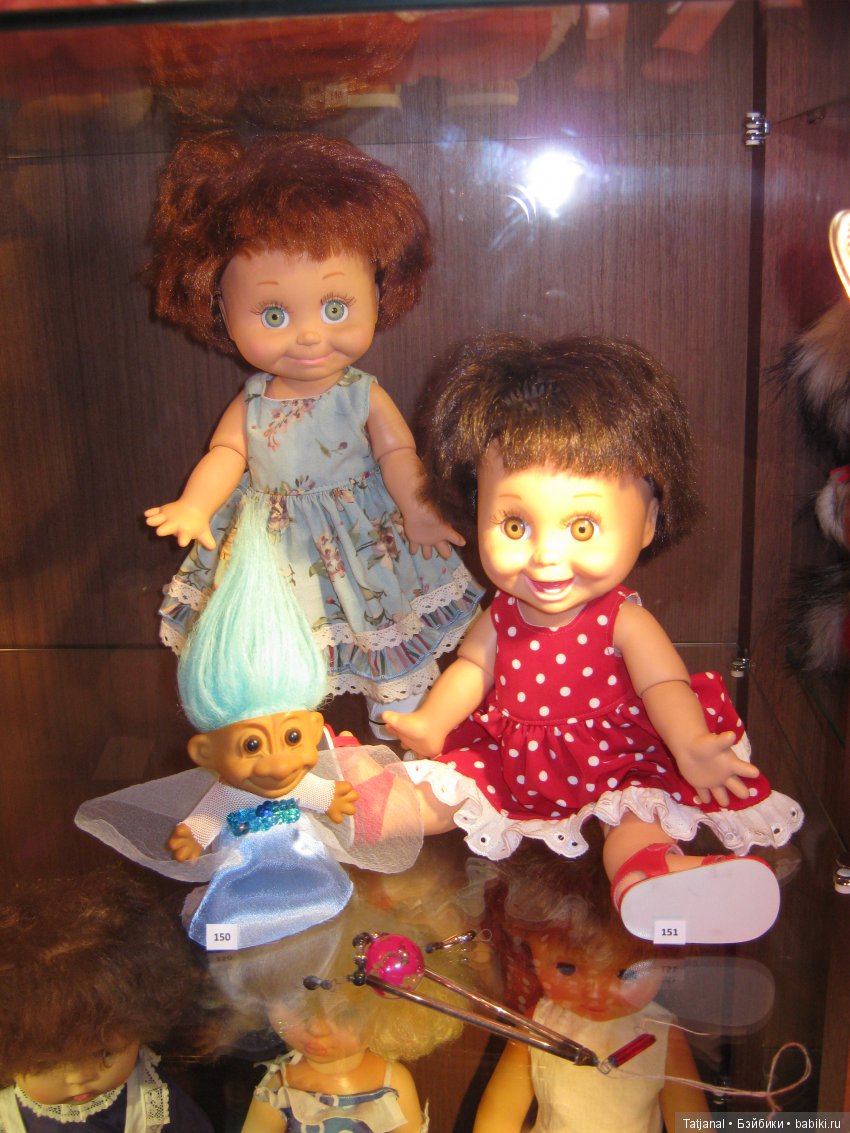 Выставка кукол "Дочки-матери"
