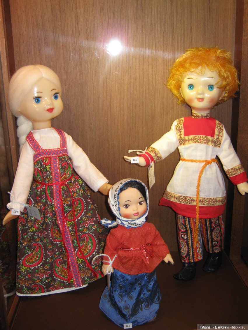 Выставка кукол "Дочки-матери"