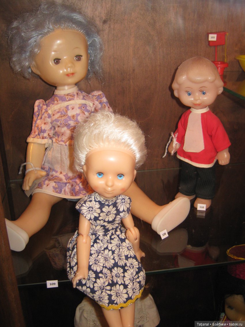 Выставка кукол "Дочки-матери"
