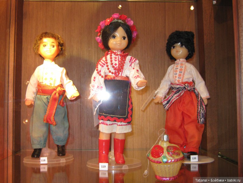 Выставка кукол "Дочки-матери"
