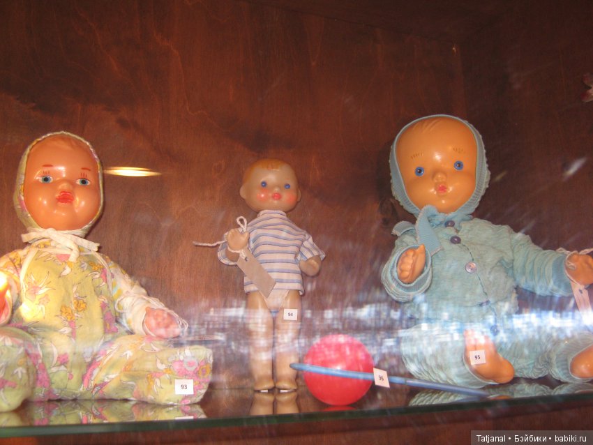 Выставка кукол "Дочки-матери"