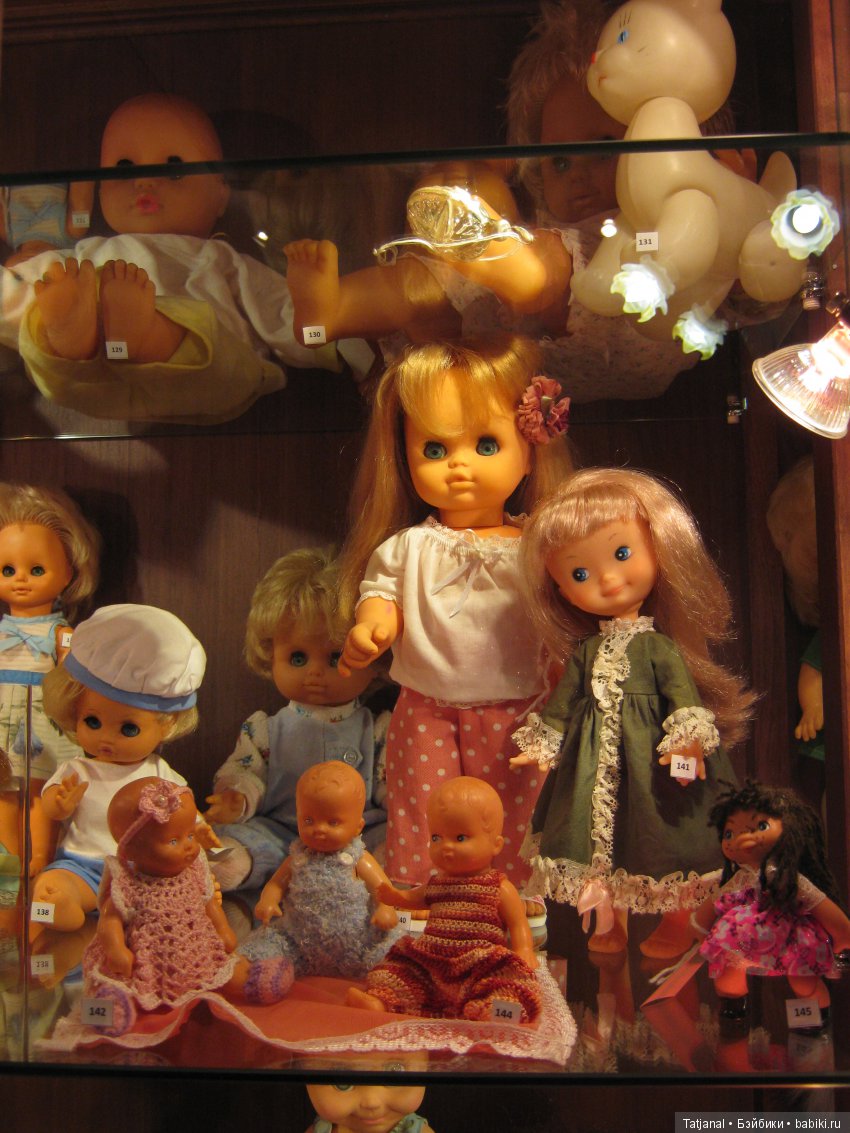 Выставка кукол "Дочки-матери"