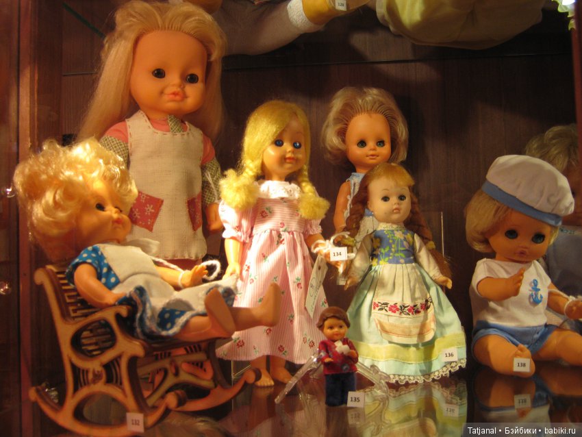 Выставка кукол "Дочки-матери"