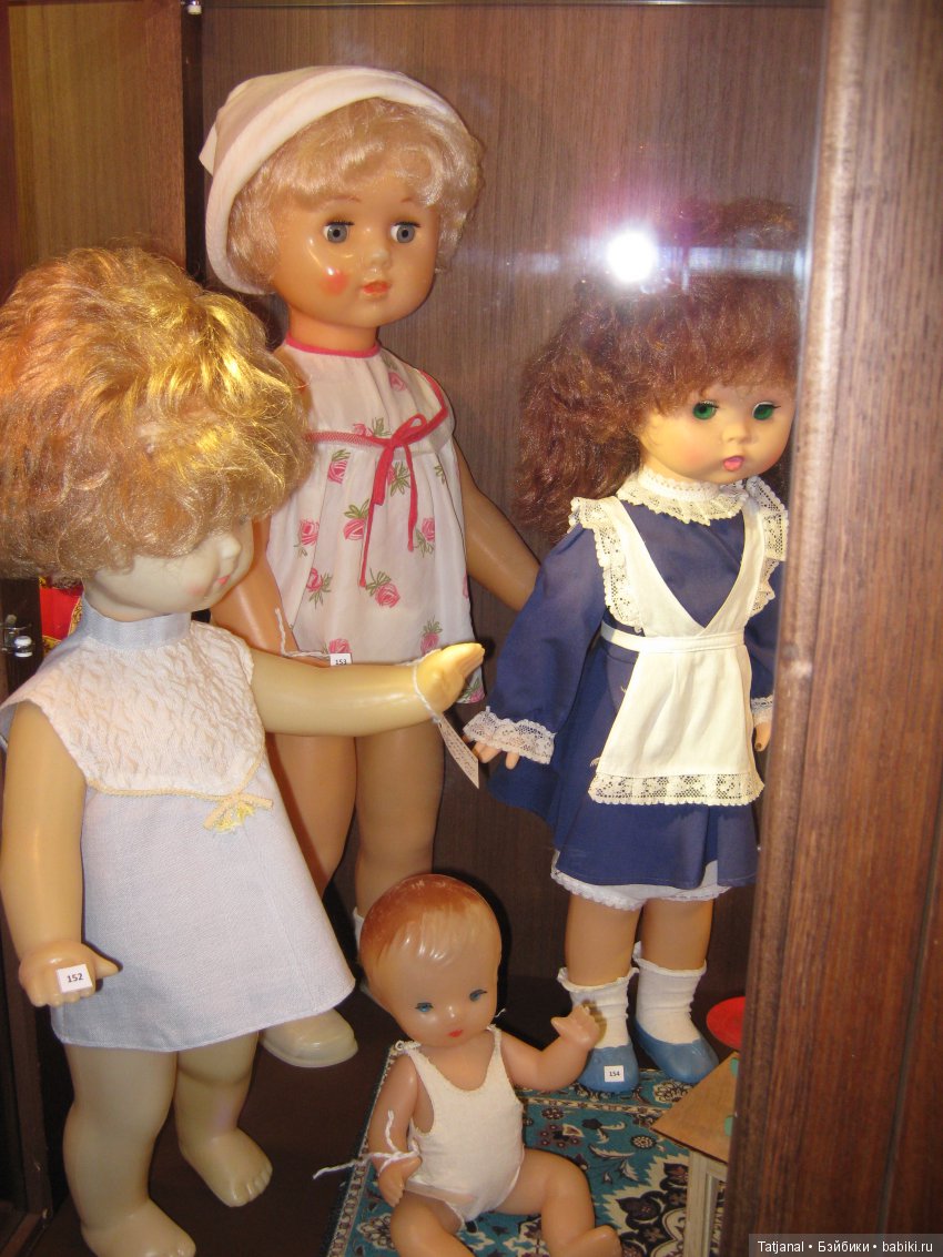 Выставка кукол "Дочки-матери"