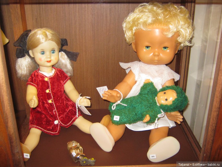 Выставка кукол "Дочки-матери"