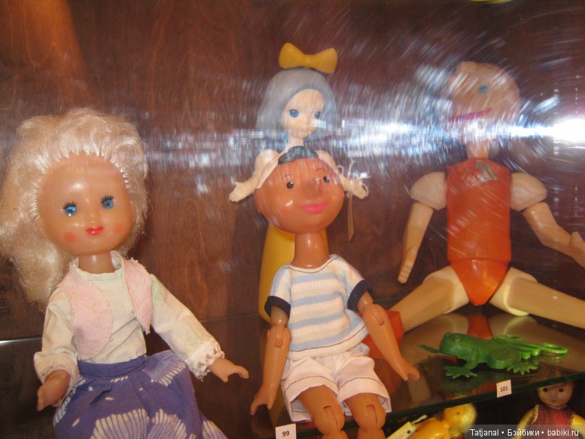 Выставка кукол "Дочки-матери"