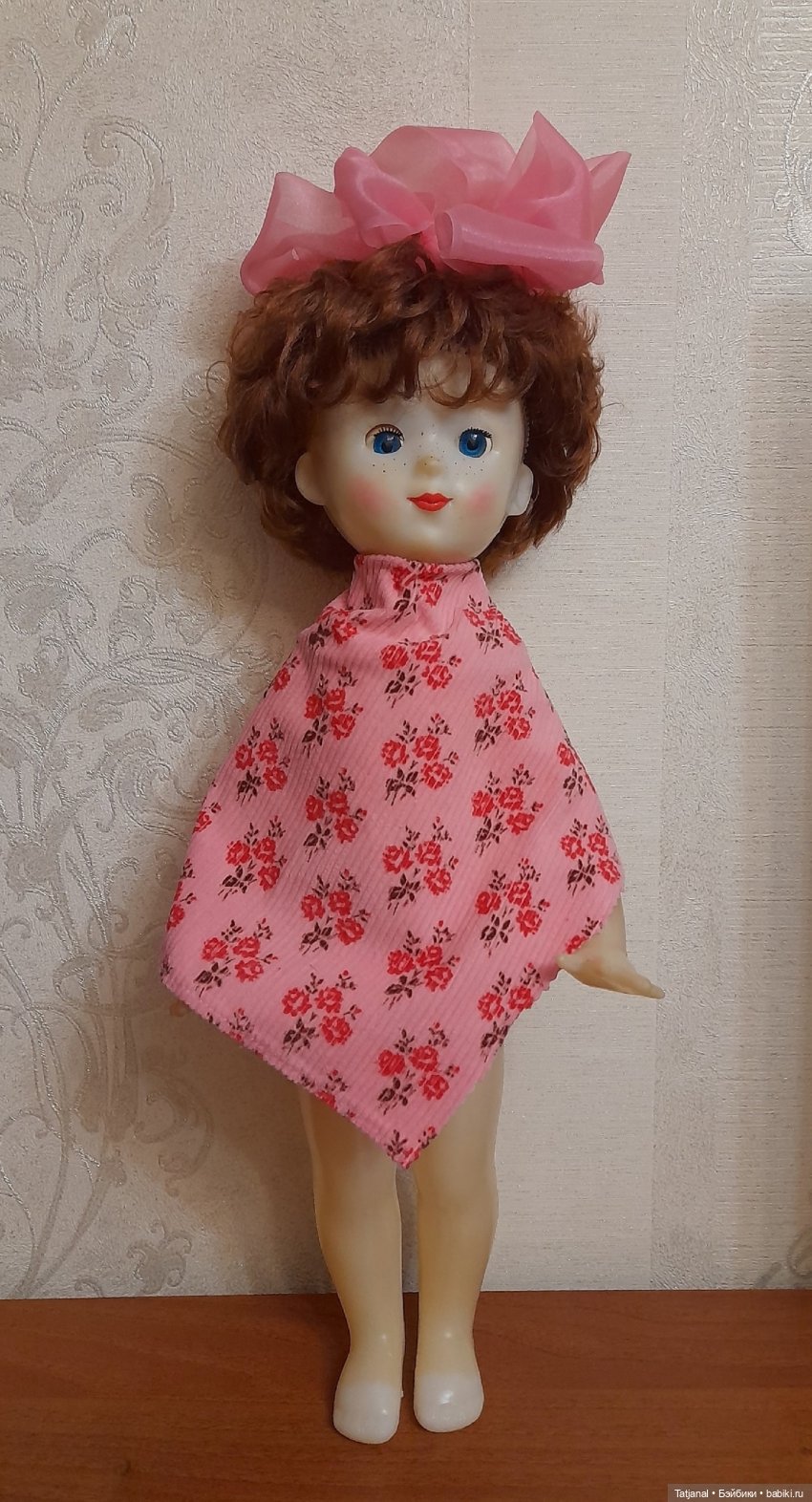 Кто со мною? Теплое платье для куклы