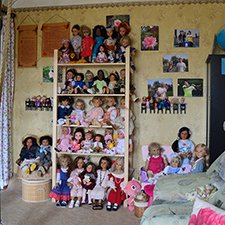 В тесноте, да не в обиде. Как куклы живут в нашей квартире