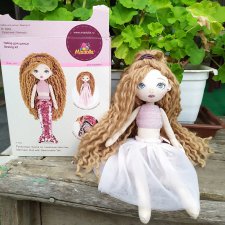 Кукла, которая вдохновила мою дочку на шитье