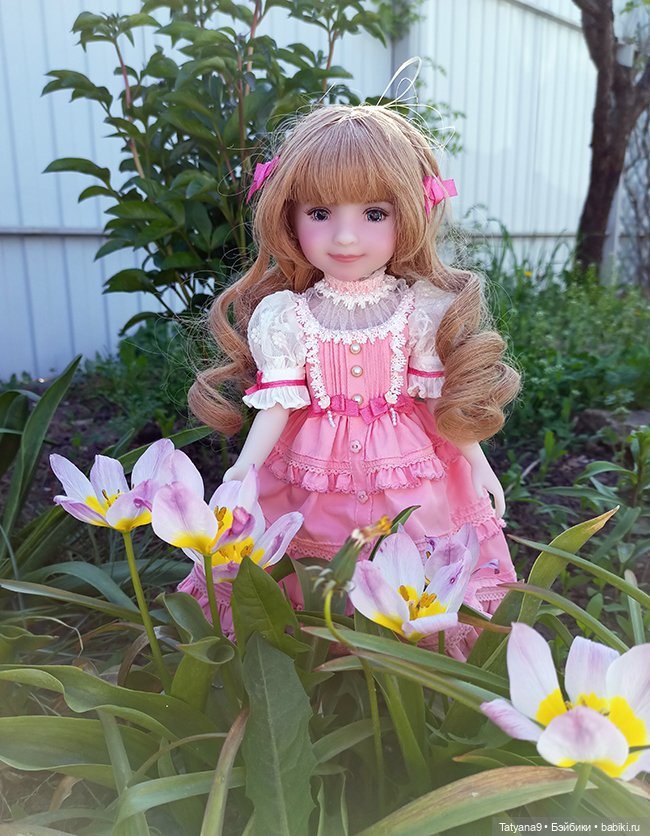 Дарла в весеннем саду — Куклы Ruby Red (Руби Ред) Fashion Friends: Siblies (фото 4)