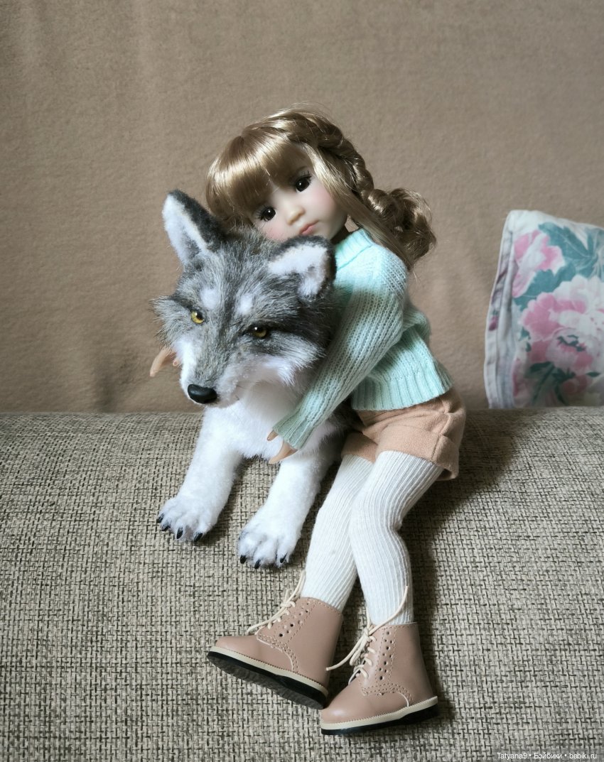 Анна Руби Ред, волк