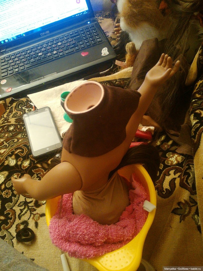 Вот так головушка обтекает после кипятка, а пока занимаемся телом и капсулами для ножек.