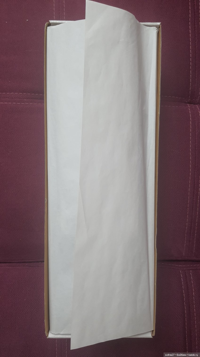 Та же самая тонкая белая бумага внутри