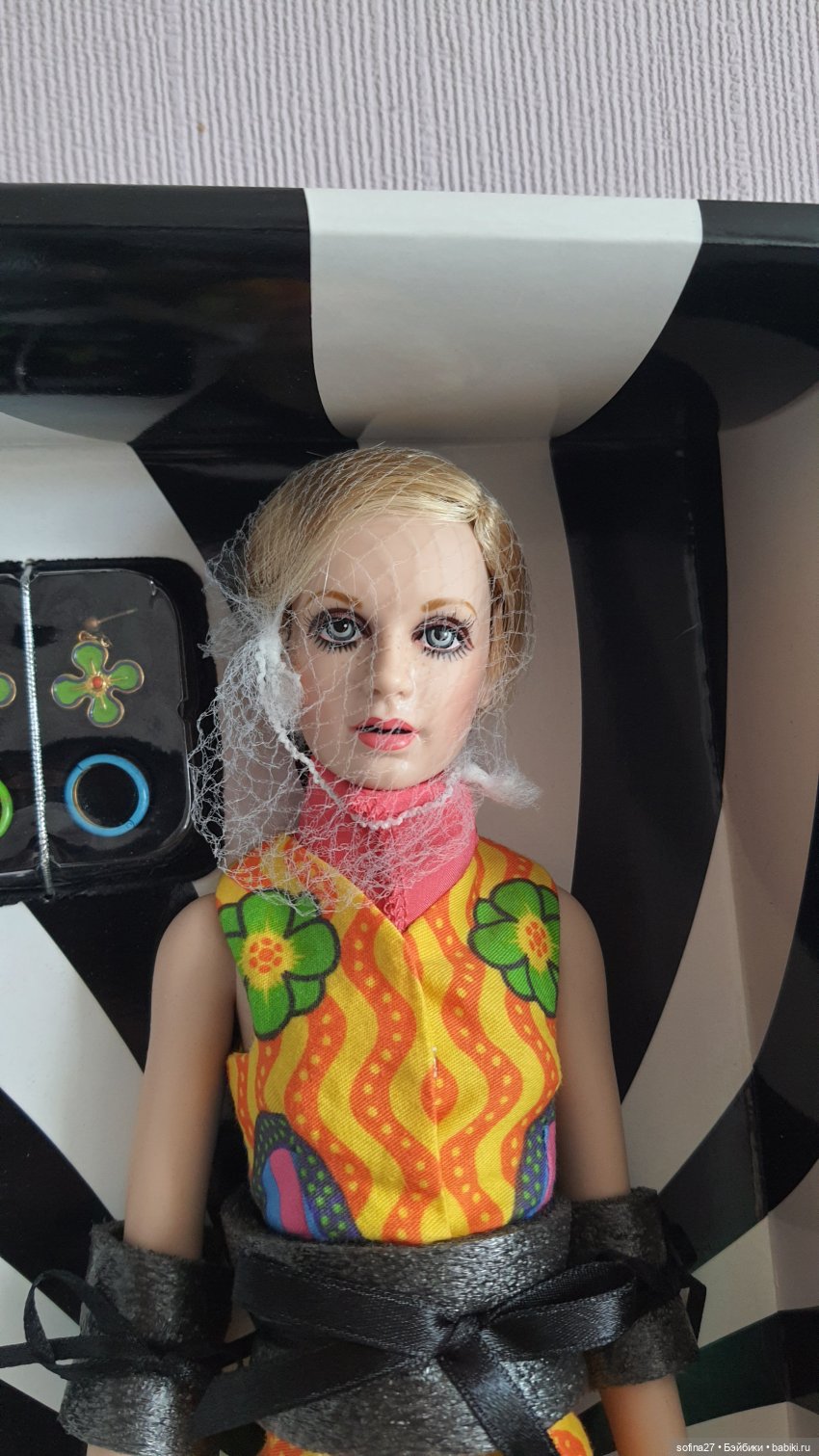 Виниловая портретная кукла Twiggy от Franklin mint - фотообзор (фото 3)