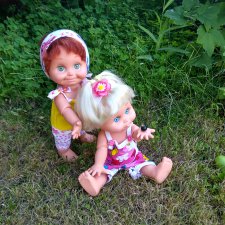 Сара и Шерри на даче