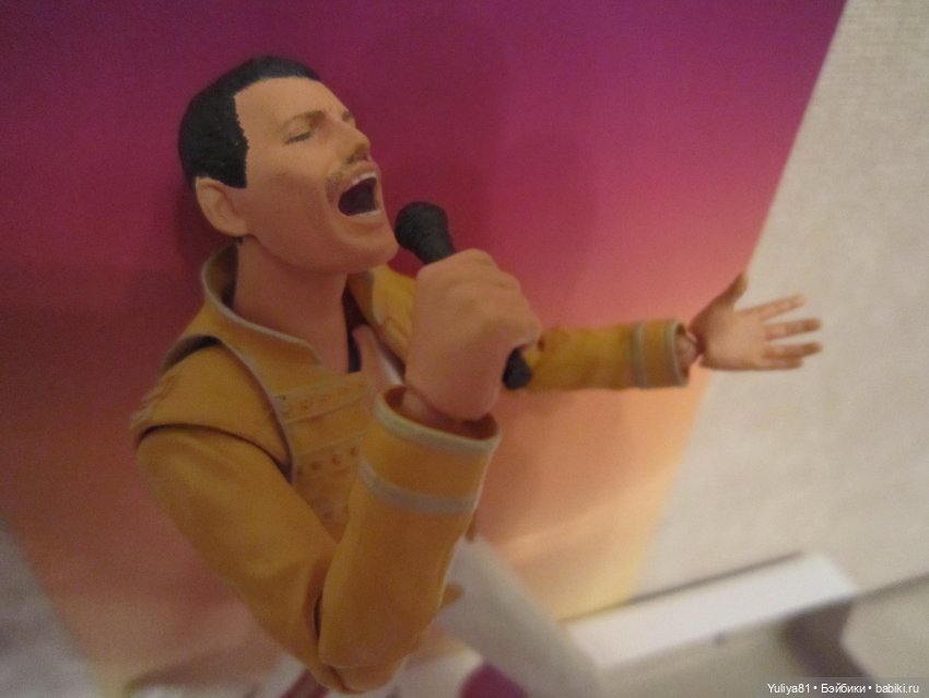 Фигурка Фредди Меркьюри Bandai