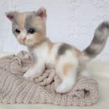 Котенок. Реалистичная плюшевая игрушка