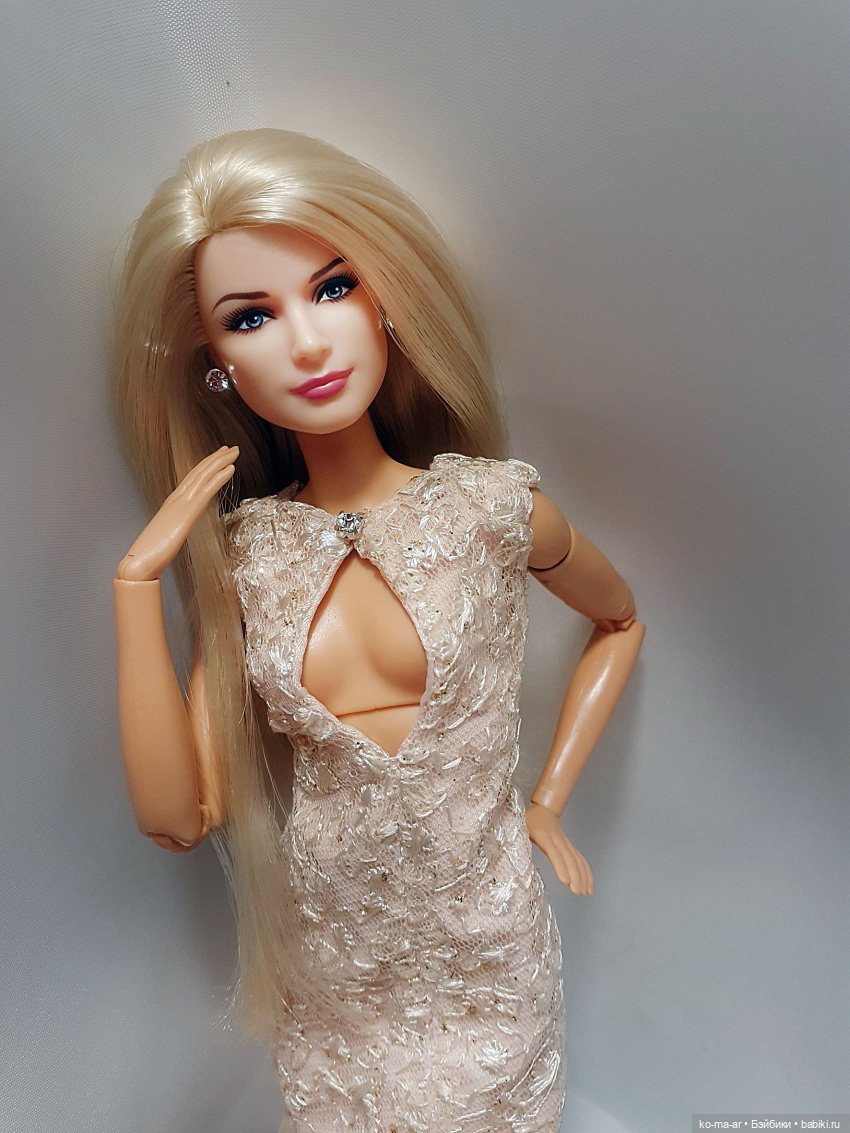 Полина и Лера демонстрируют новые бальные платья (фото 10)