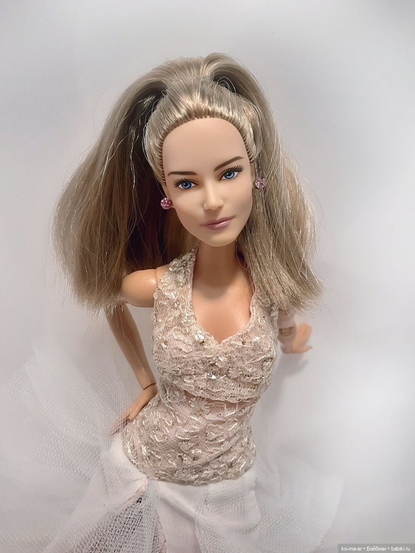 Полина и Лера демонстрируют новые бальные платья (фото 5)