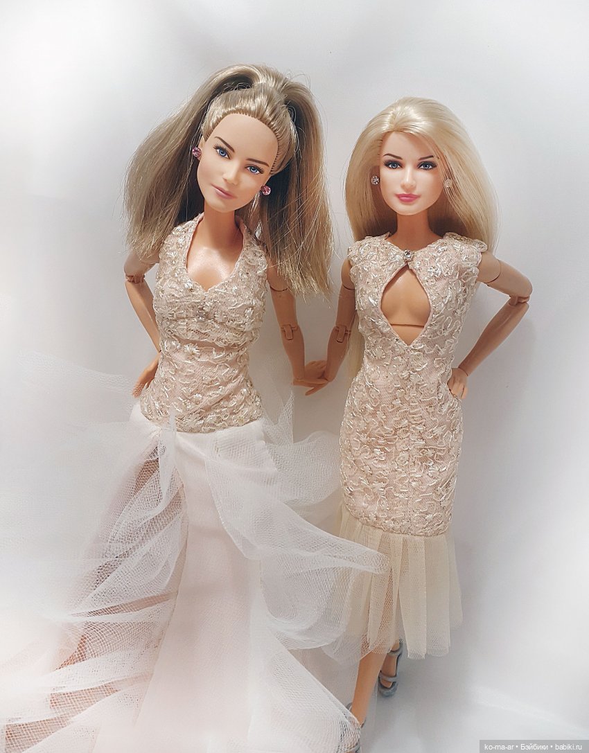 Полина и Лера демонстрируют новые бальные платья