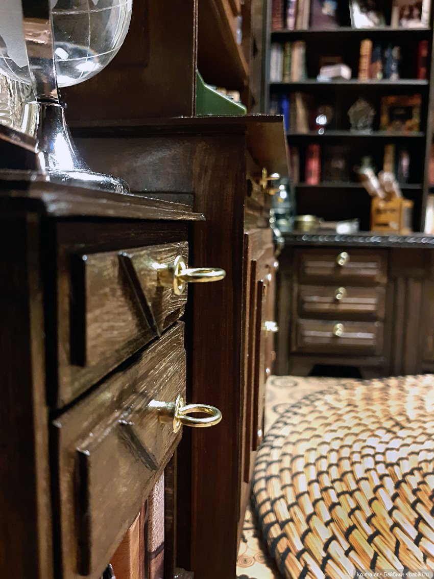 Уголок маленького книголюба