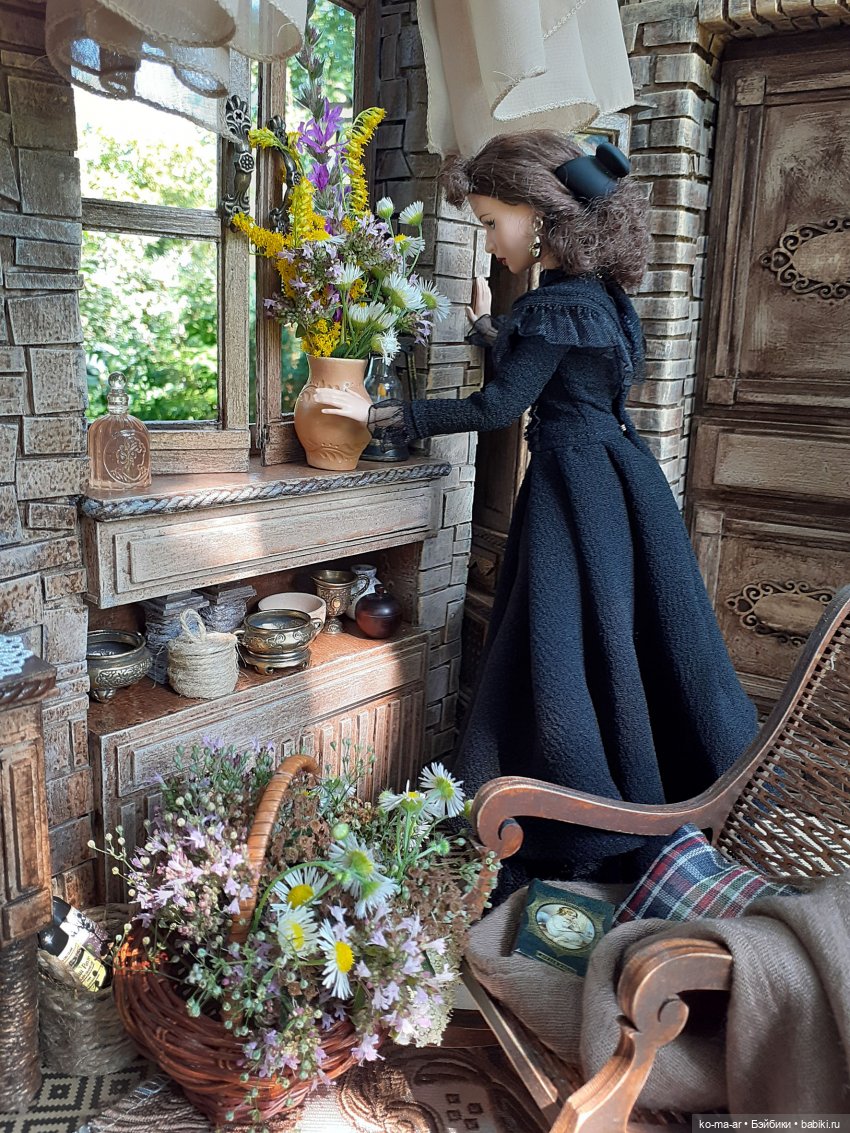 Комната с лестницей и окном