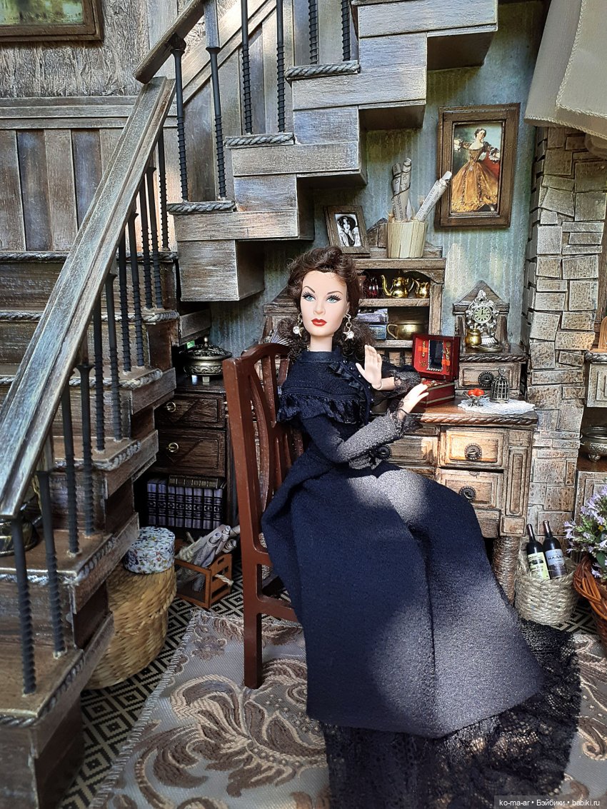 Комната с лестницей и окном