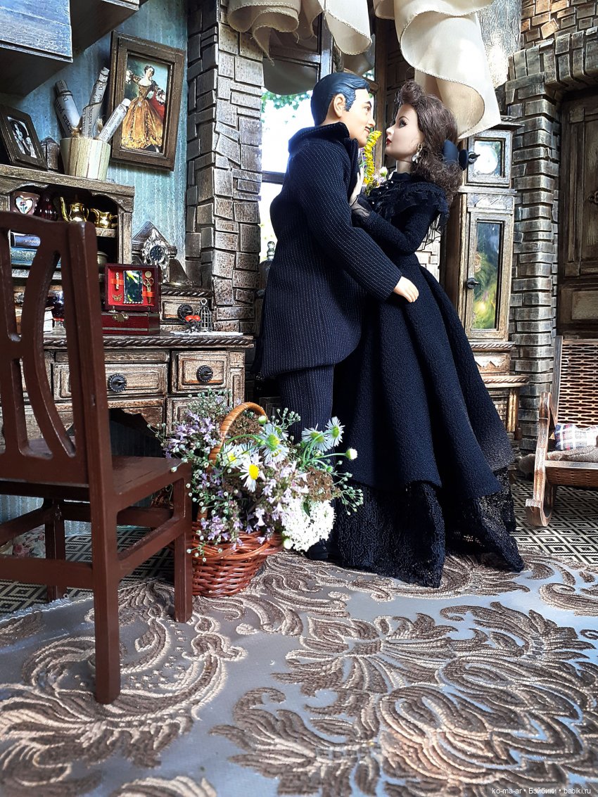 Комната с лестницей и окном