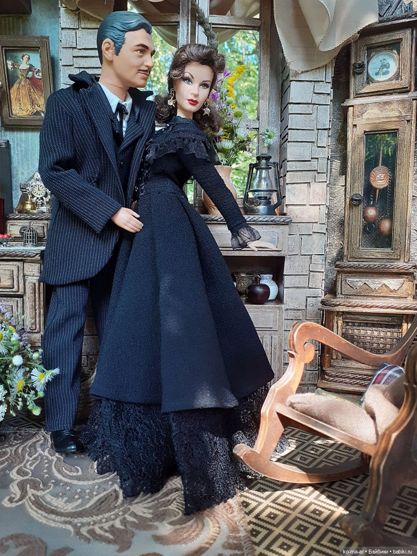 Комната с лестницей и окном