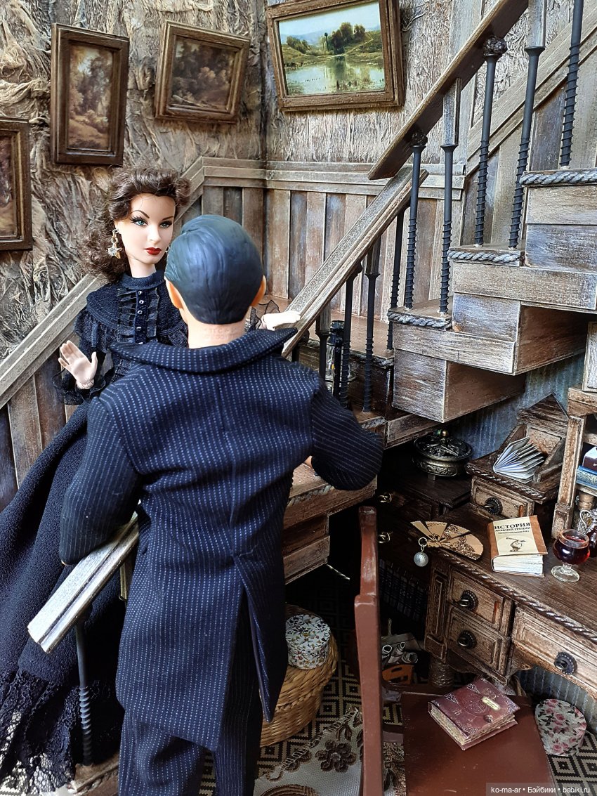 Комната с лестницей и окном