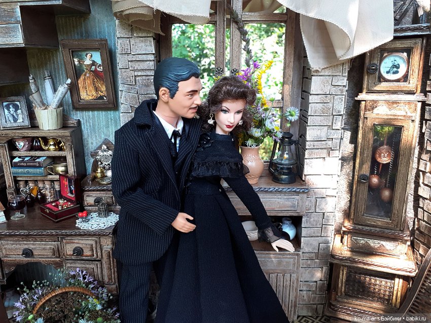 Комната с лестницей и окном