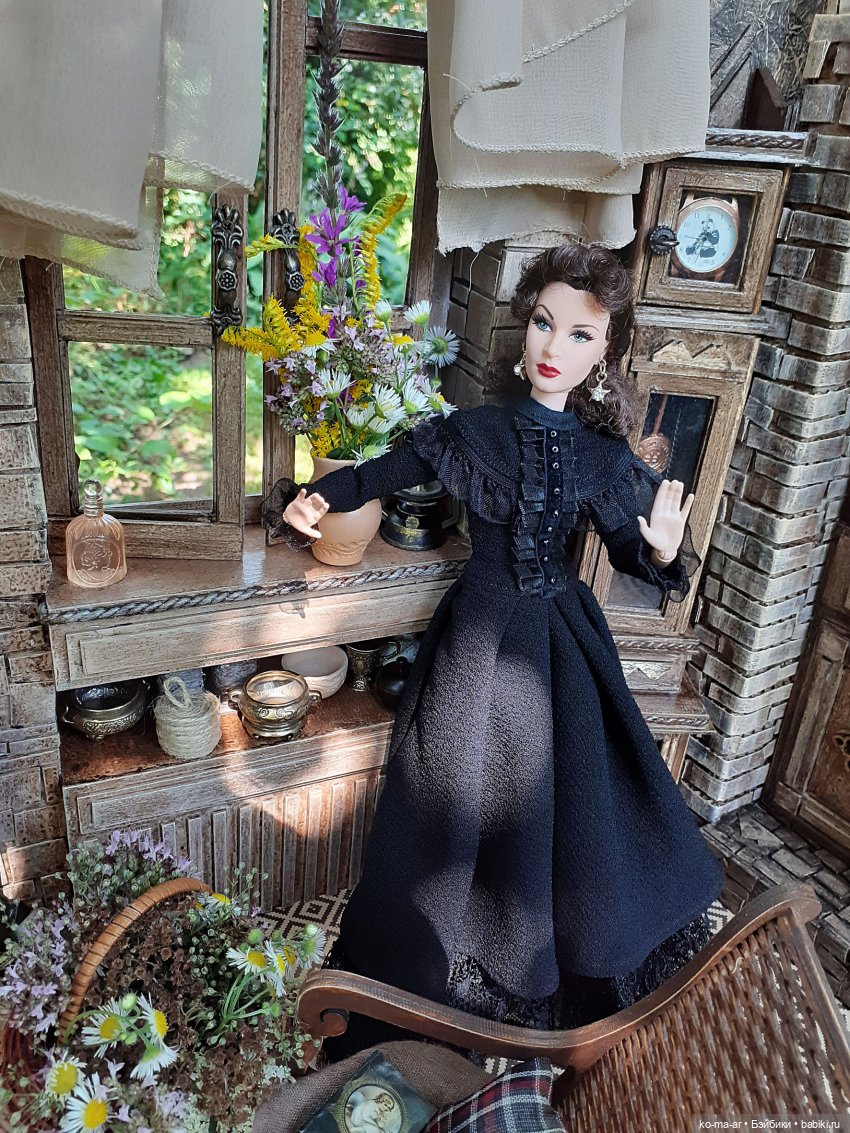 Комната с лестницей и окном