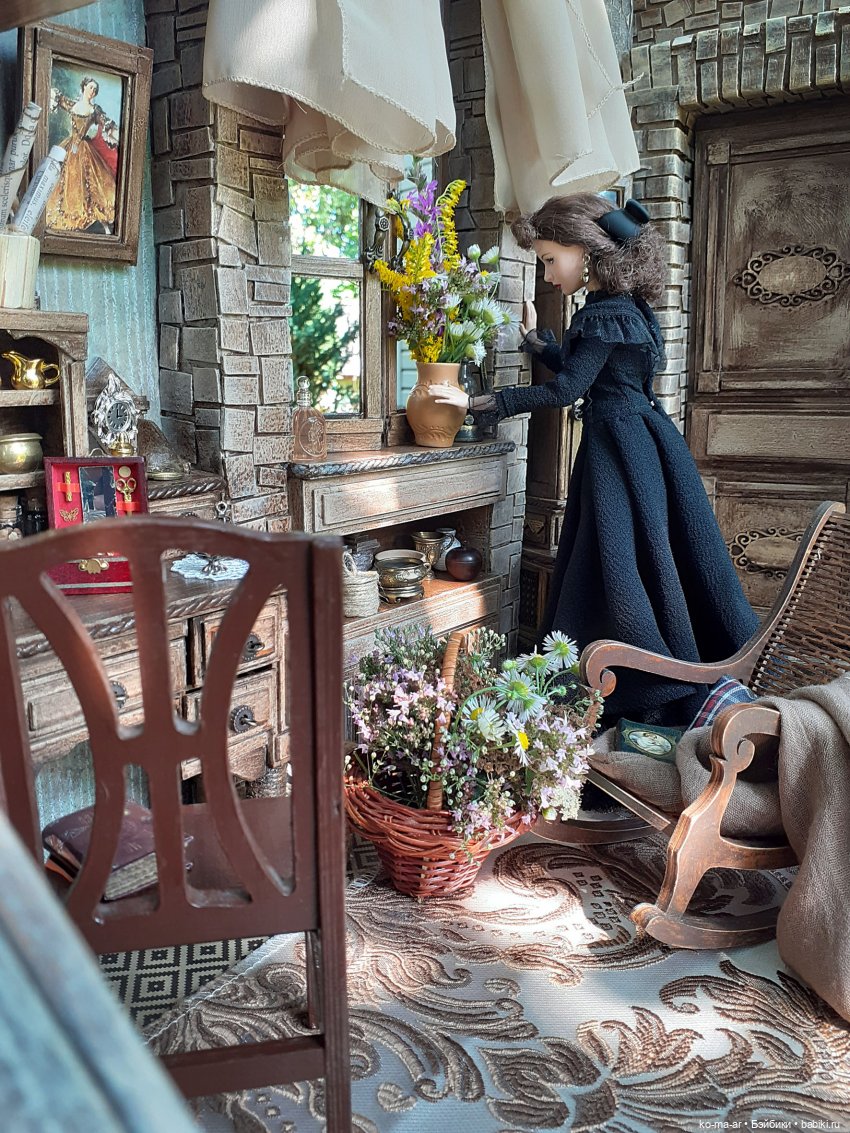 Комната с лестницей и окном