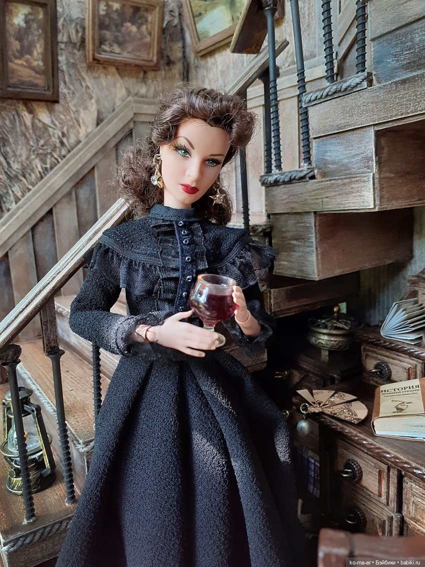 Комната с лестницей и окном