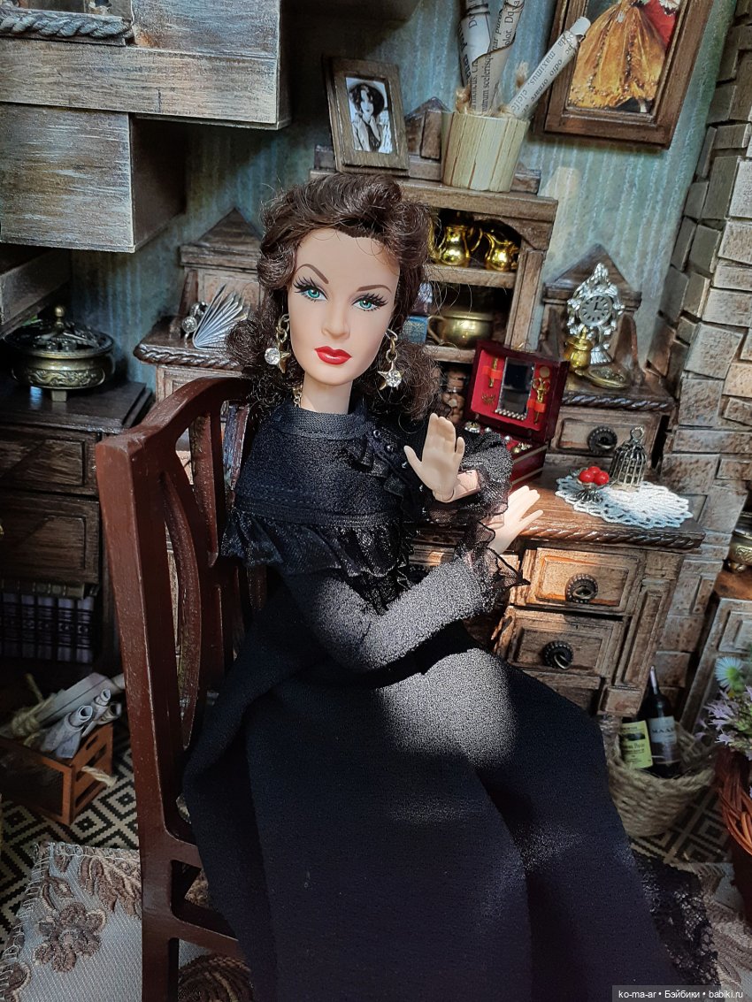 Комната с лестницей и окном