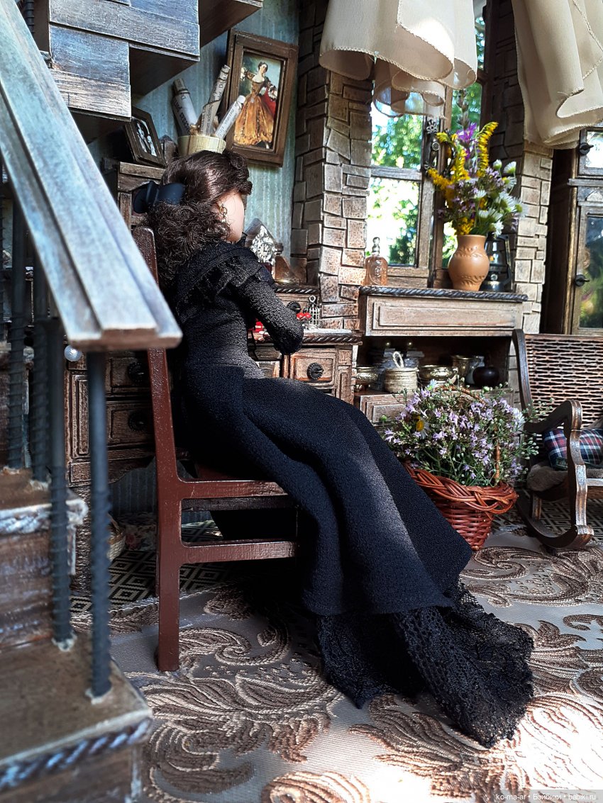 Комната с лестницей и окном