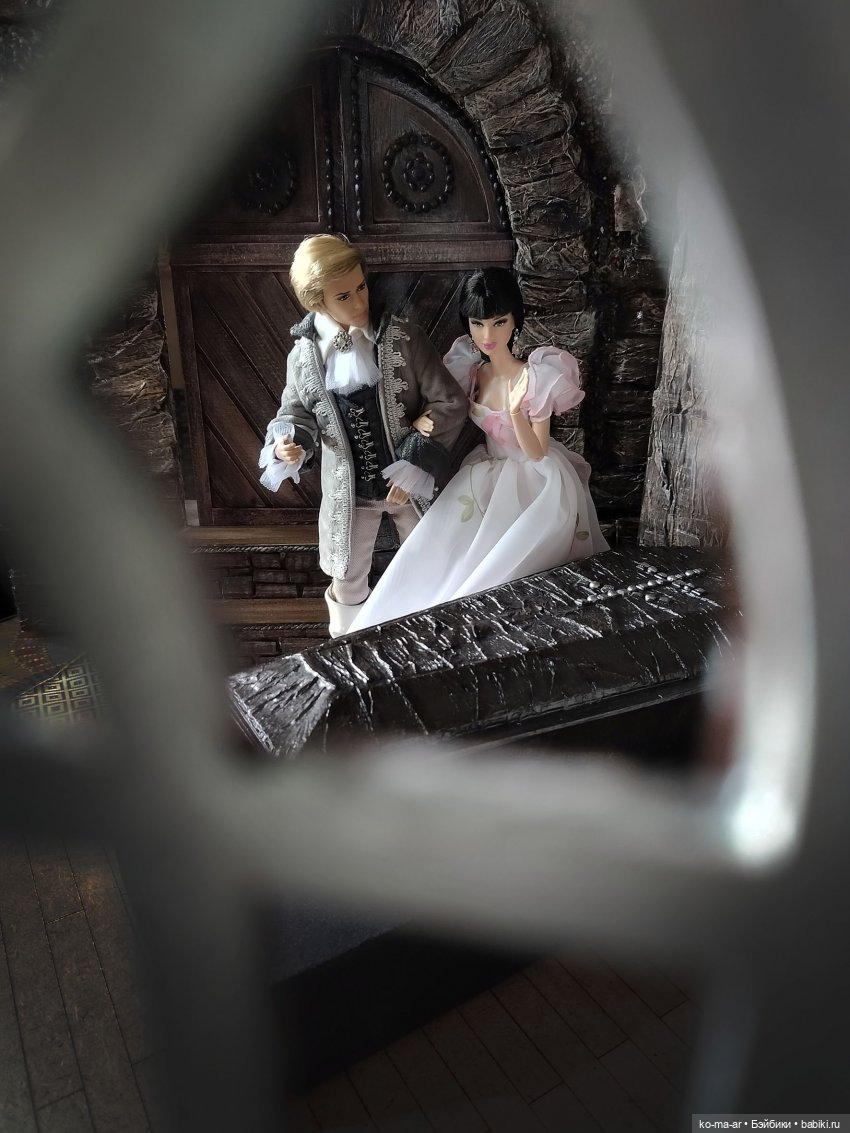 Анонс / Вампиры или семейные хроники графов Дракула-Карди