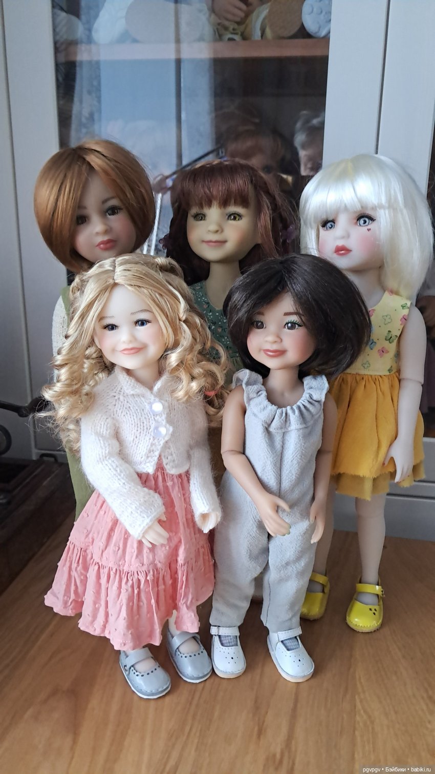 Попыталась сфотографировать всех своих кукол