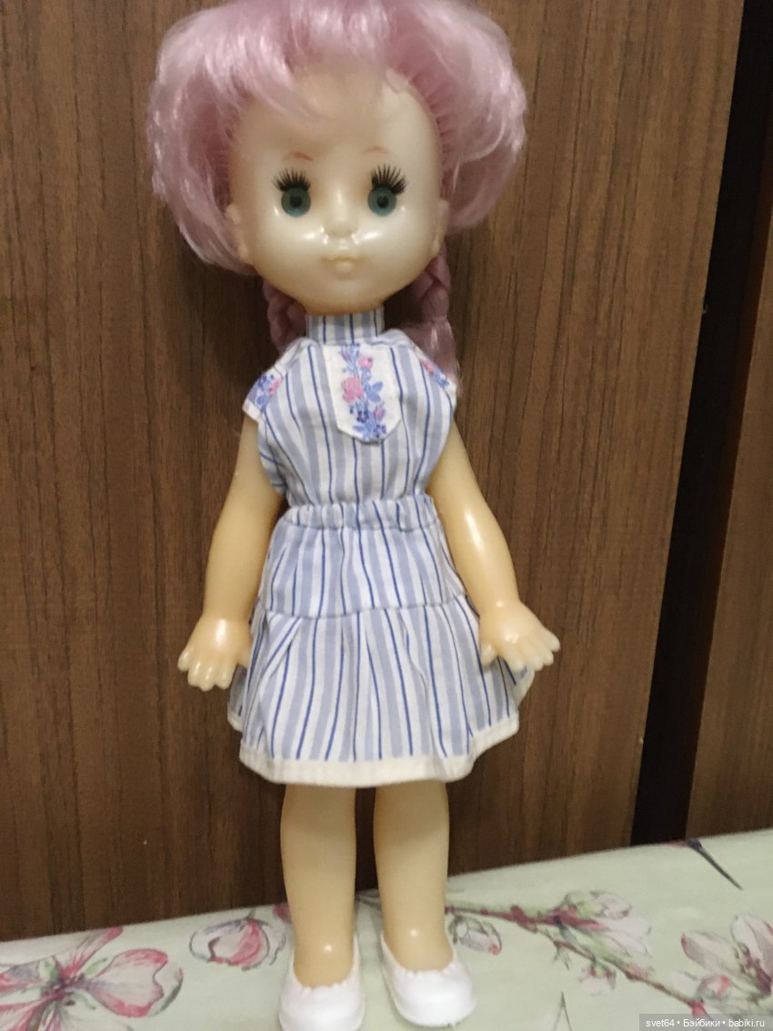 Моя Оксанка. В родном наряде. Трусики такие же. Единственный вопрос—было ли это платье, или юбочка с кофточкой.