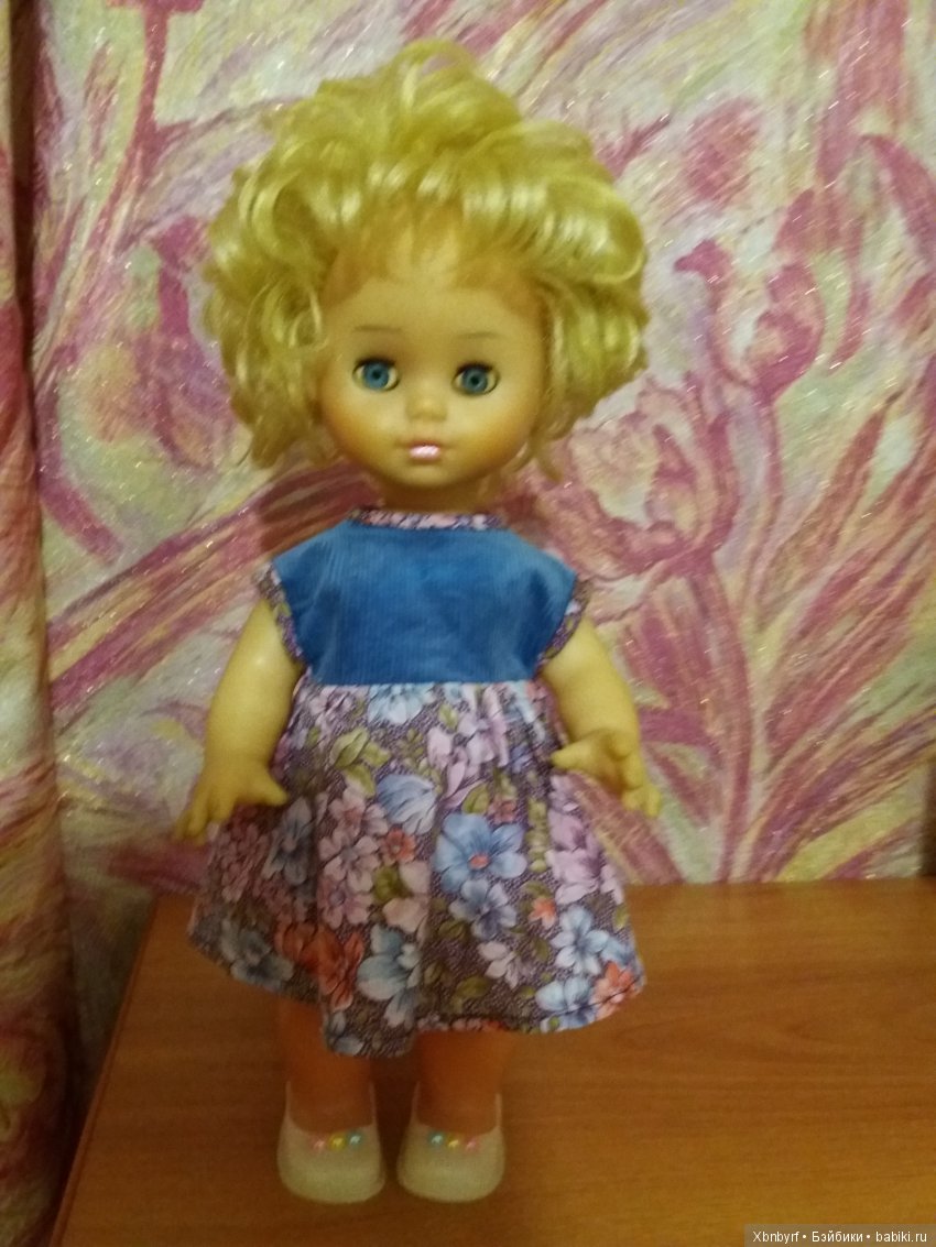 Платьице одела пока какое было.