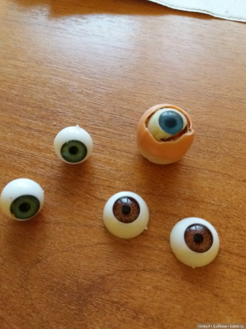 Глазки одни круглые, а вторые выпуклые