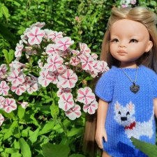 Маника в новом платье