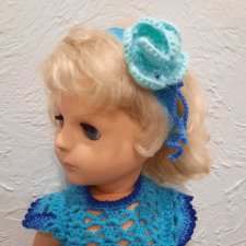 Стройная синеглазая блондинка